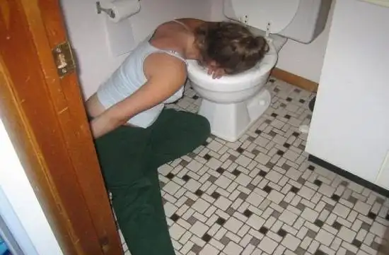 微醺使人快乐,大醉使人不省人事.