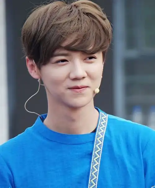 鹿晗刚出道照被扒,看了照片,粉丝辩护道:谁还没个想删的照片?