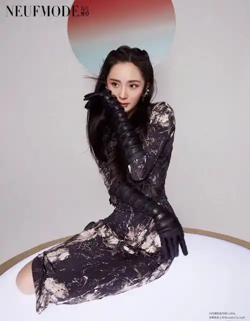 34岁杨幂时尚时尚妖娆造型拍时尚大片造型前卫超级撩