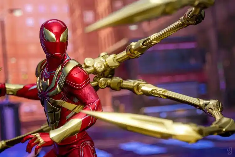 《漫威蜘蛛侠》蜘蛛侠(钢铁蜘蛛装甲战衣)1:6比例珍藏人偶实物图