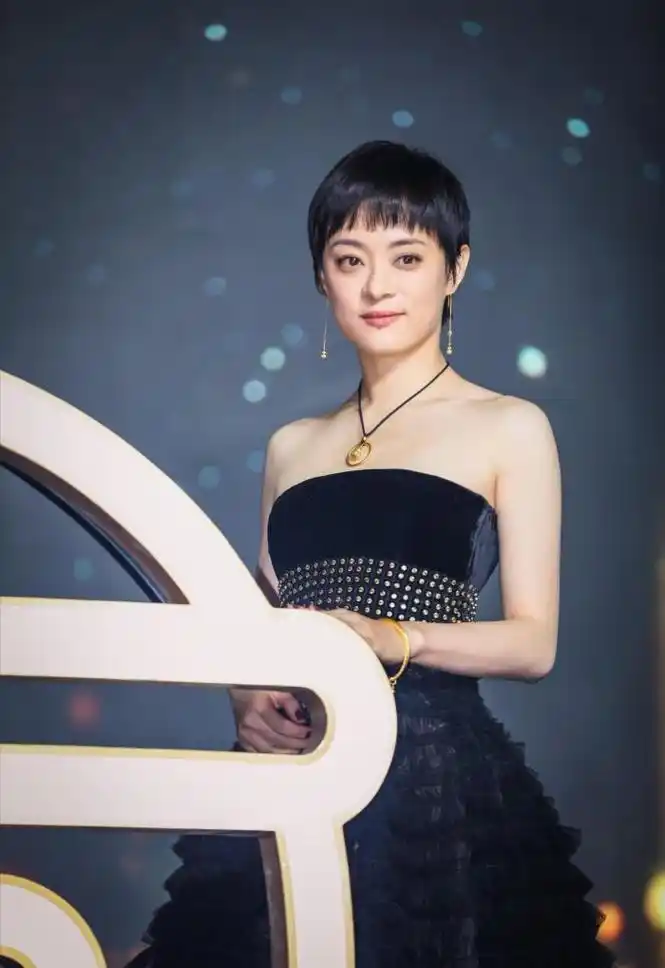 孙俪发型图片短发(孙俪新发型时尚又减龄)