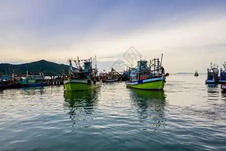 出海捕鱼图片_出海捕鱼图片大全_出海捕鱼图片背景图片