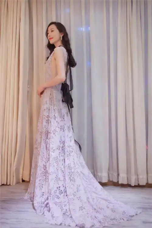 韩雪获最具魅力女演员剪纸镂空晚礼服尽显东方美