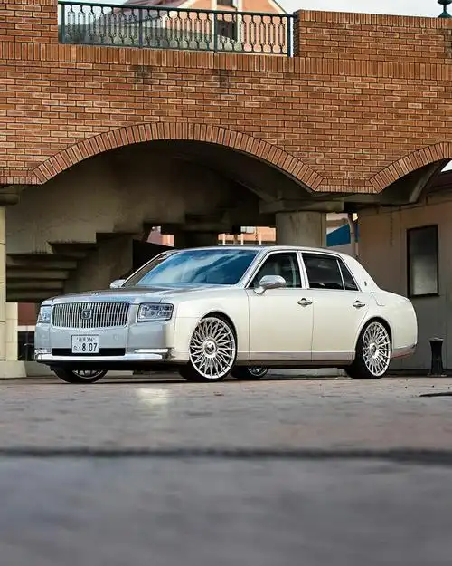 丰田全新世纪搭配双r轮毂,范儿正,态度端正即可