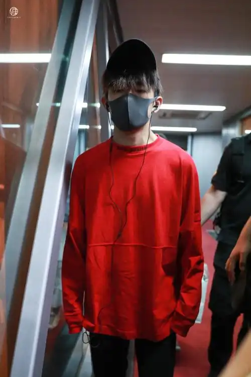 易烊千玺成都##易烊千玺送你一朵小红花