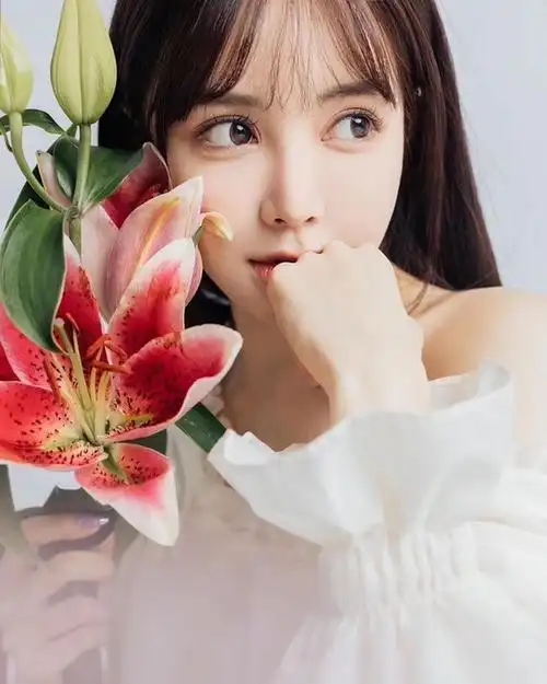 我们可以经常看到很多明星都拥有一双卧蚕眼,尤其是在