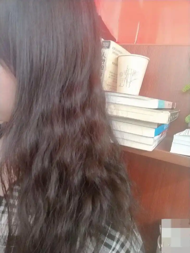 沙发发质到底适合留长头发还是短头发啊 不染不烫的情况下沙发适合短