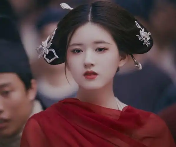 传闻中的陈芊芊赵露思 陈芊芊