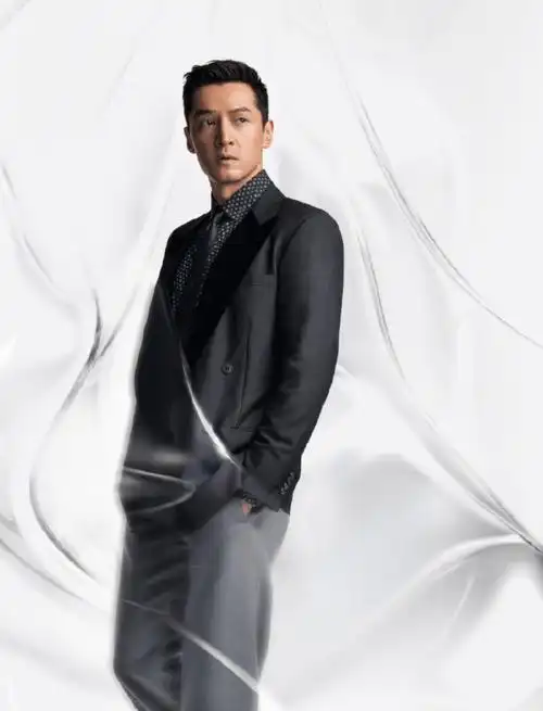 克日,阿玛尼官宣演员胡歌为品牌全球代言人.我胡凶悍了!