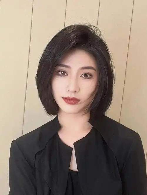 细软发质都适合～细软发质可以剪层次来增加发型蓬松度～发根贴头皮