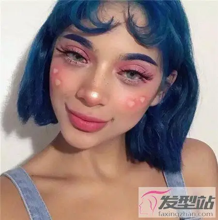 个性心形刘海 亮眼吸睛修颜_发型站_最新流行发型设计发型图片与美发