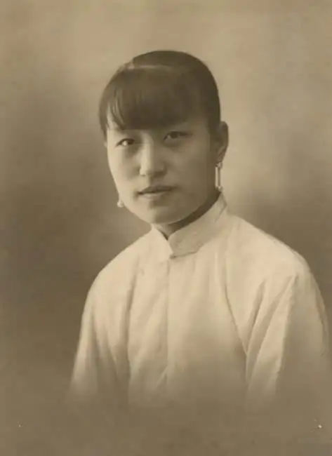 蒋介石原配毛福梅被蒋介石家暴流产死后竟成了老蒋的义妹