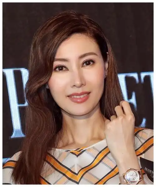 "最美港姐"李嘉欣,她与富商许晋亨成婚时,她的前男友们在干嘛