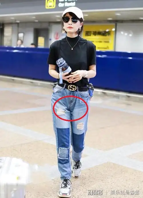 吴昕穿错裤子现身提太高硬勒出三角区网友为显腿长真拼了