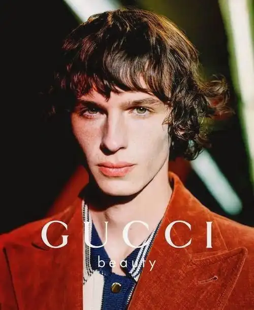 十岁的时尚男模 luke sadler(卢克·萨德勒)成为了时尚品牌古奇 gucci