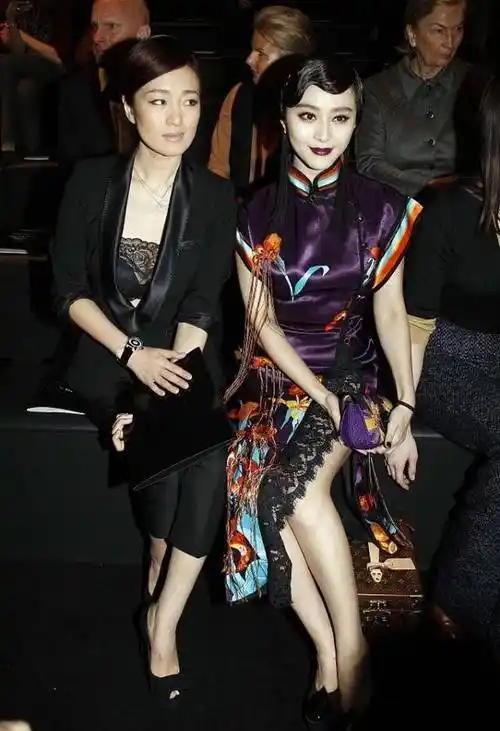 巩俐的气质娱乐圈没几个人能比得过与范冰冰并肩也很有气场