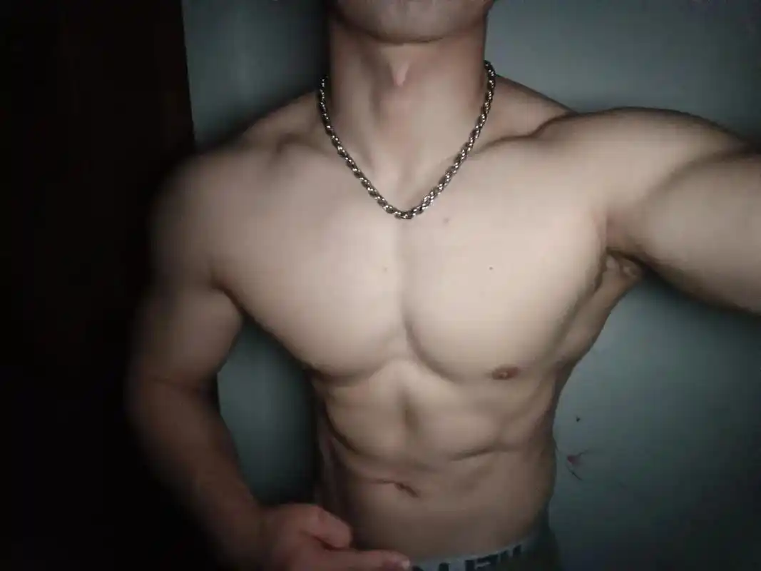 画质越渣,实力越强#肌肉男 #腹肌 #自然健身 - 抖音