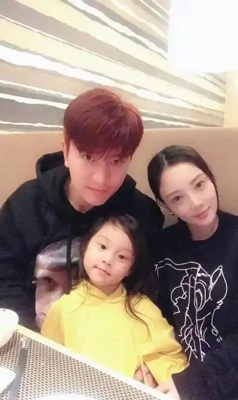 贾乃亮新恋情曝光狗仔拍到他带美女回家网友祝福他