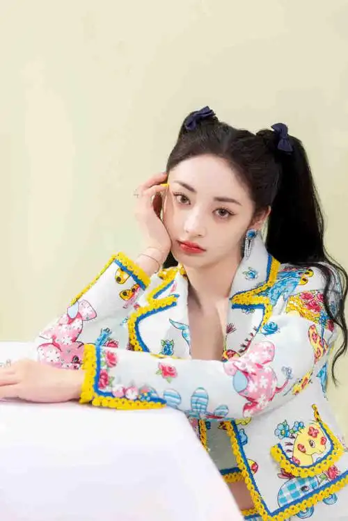 灵动又充满了元气,今日份的周洁琼造型少女感爆棚.