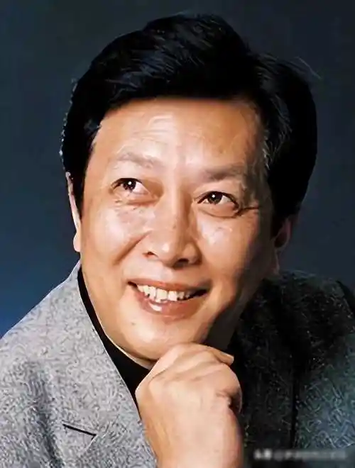 如今71岁的唐国强,也已经走上了演员的另一条道路_家庭_低谷_形象