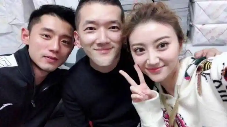 "人间富贵花"景甜上位之谜,和身后的2个男人_孙红雷_小时候_父母