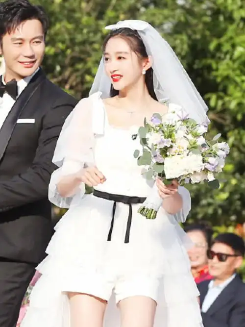 关晓彤气质究竟有多好?当"婚纱照"曝光后,难怪鹿晗金屋藏娇!