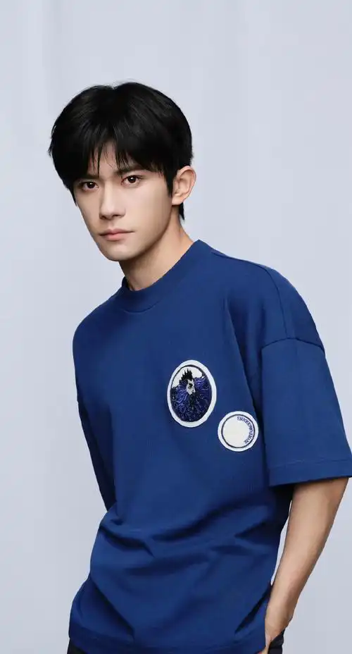 易烊千玺意大利素颜饭拍##易烊千玺二三逢时戢鳞风起##易烊千玺济盟