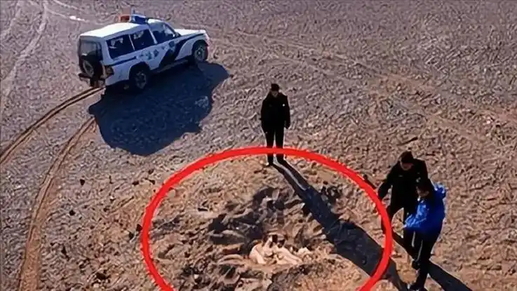 罗布泊遇难女孩真容被扒,肤白貌美,一次旅行晒成干尸!谁之过?_懂车帝