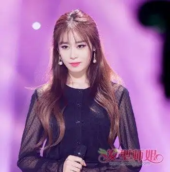 原因在鬓角 韩式女生长鬓角空气刘海正流行_发型师姐