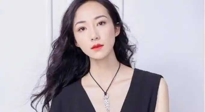 韩雪复工防范意识很强戴透明口罩录节目一般人还真没见过