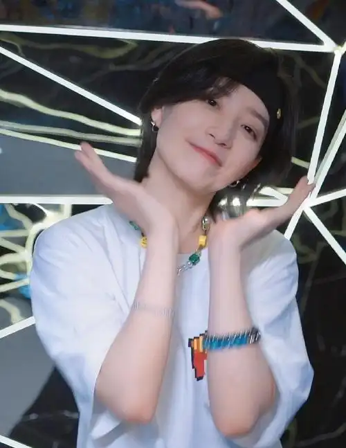 浪姐李斯丹妮旧照御姐风穿搭别有一番风味网友变化好大