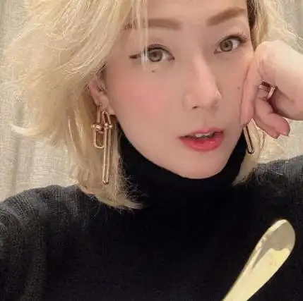 郑秀文误将「清洁液用作卸妆油」 眼球充满红血丝照片曝!