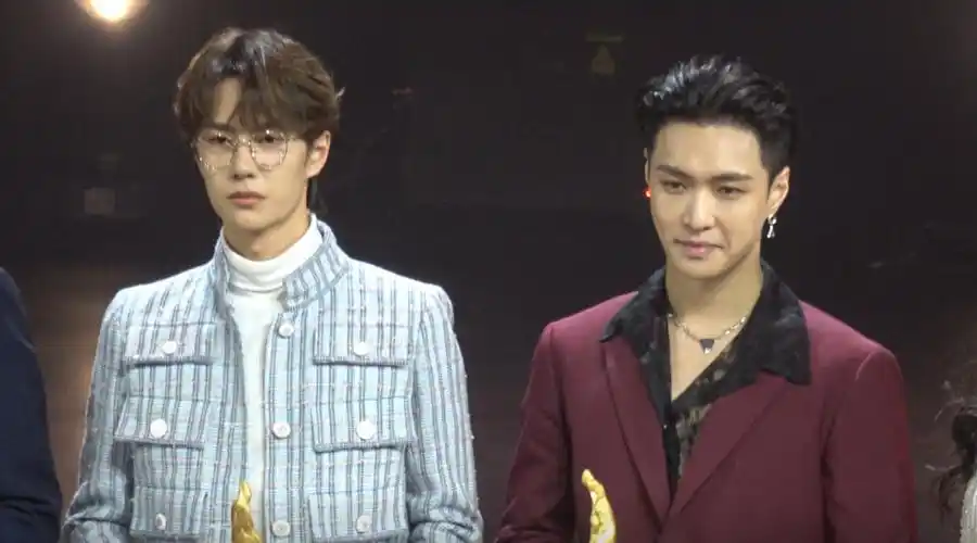 微博之夜##张艺兴##王一博# 200111 微博之夜 年度男神 我喜欢的倚怂