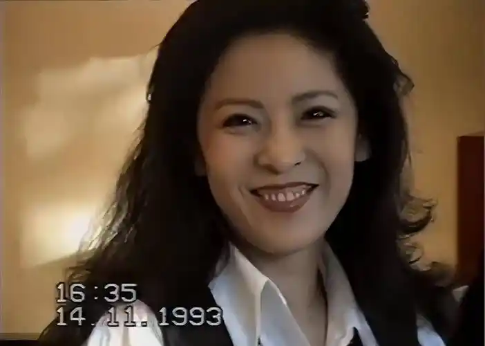 鹰钩鼻,笑露牙龈看看向太陈岚年轻时的样子,为啥宠爱郭美女_向华强