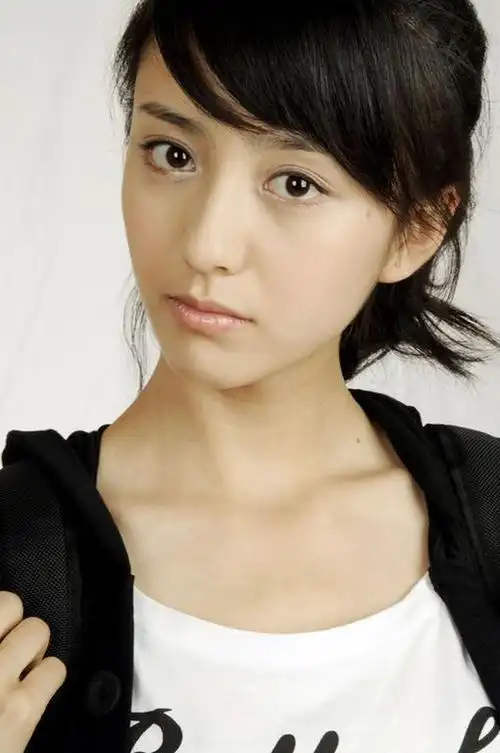 吊带配一头黑长直发佟丽娅出道早期的一组照片青春靓丽