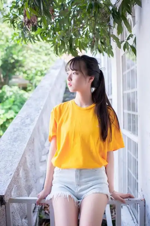 18岁深圳校花晒出写真 皮肤白皙如牛奶(图)