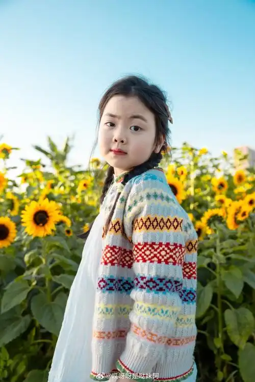 昨天看了哒给我拍的照片  来看看我给哒妹拍的～  哒真是个温暖的女孩