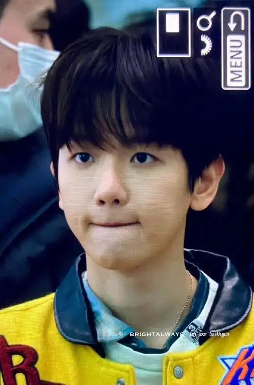 边伯贤机场#太…太可爱了05    brightalways56/lightmonde56