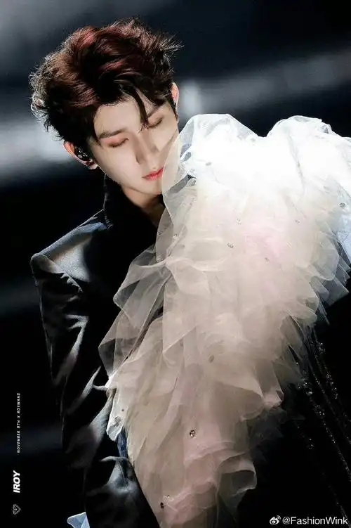 王源听到结婚的反应