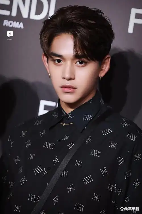 黄旭熙没有退出nct,金佳蓝也留在了le sserafim,sm和hybe图什么