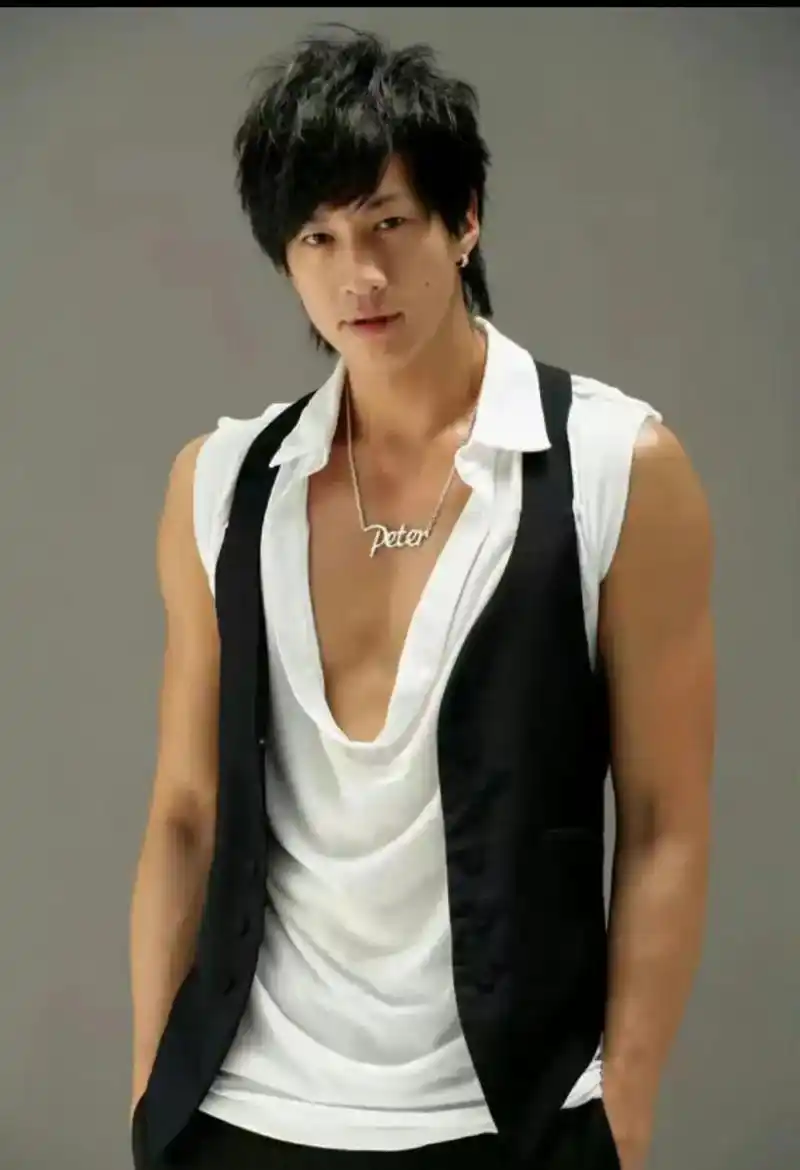 何润东生日搞怪四连拍