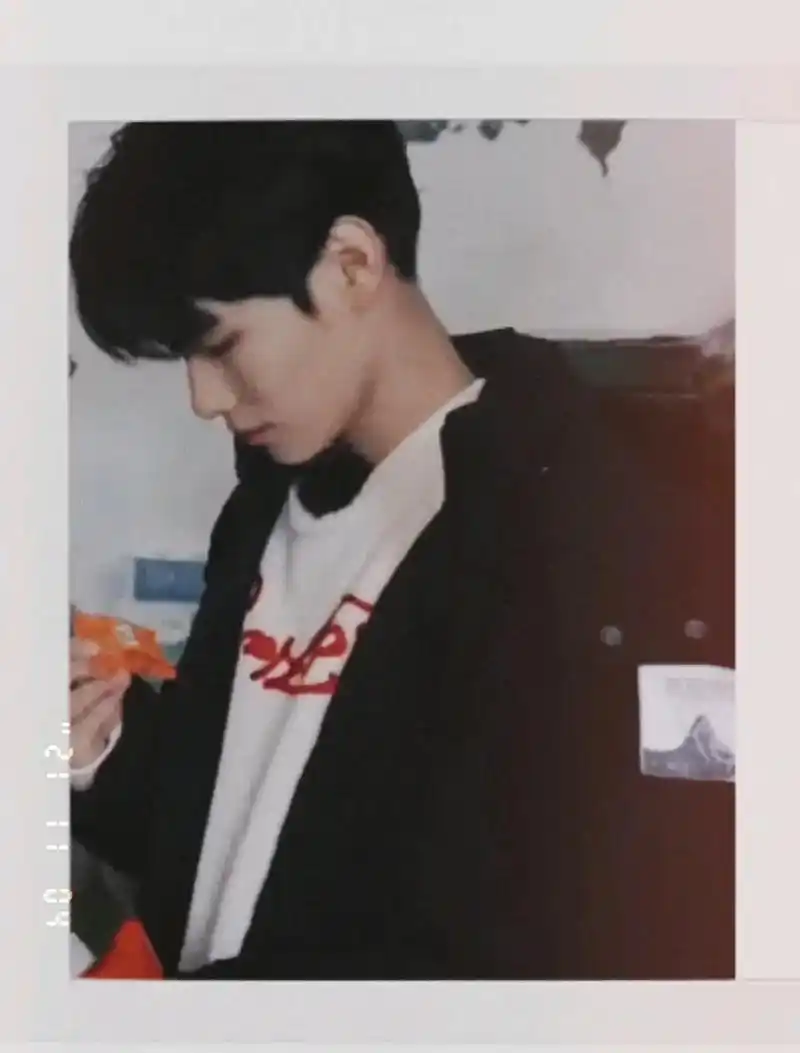 做梦素材 后续 .  喝醉酒的#张真源,倒在了门口,你 - 抖音