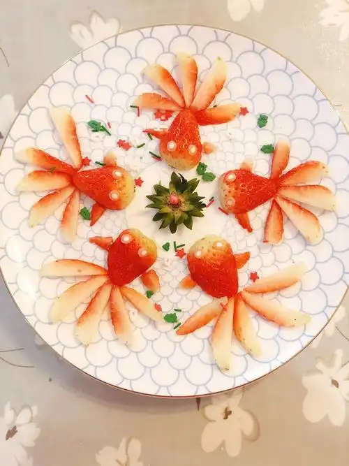 花样摆盘:红色一家亲的做法