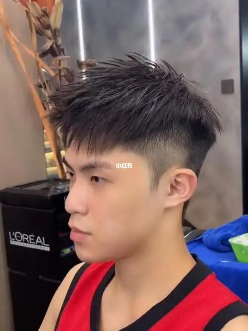 上海男士发型设计男生好看的烫发摩根三七分