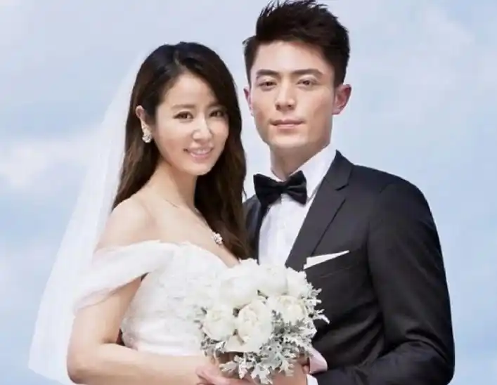 林心如综艺路透:素颜气色差,蓝色长裙臃肿,小腹隆起显胖_腾讯新闻