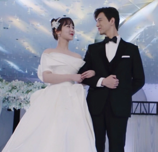 童颜夫妇世纪婚礼花絮,谁注意李现看杨紫的眼神,糖分都溢出屏幕了!