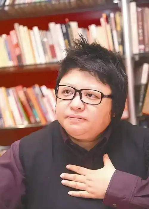 53岁韩红男友终于现身?