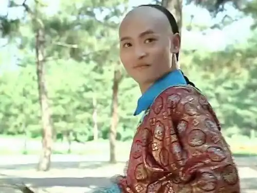 从小帅虎尔泰到如今的千面男爵陈志朋这些年经历了什么