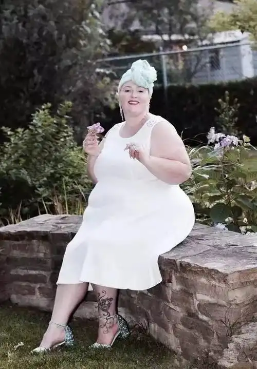 这个200斤的胖妞为什么穿的比你还好看