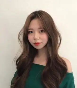 好看的长卷发发型2021,长发女生必备的卷发发型